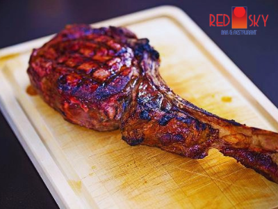 Wagyu Tomahawk tại nhà hàng Red Sky