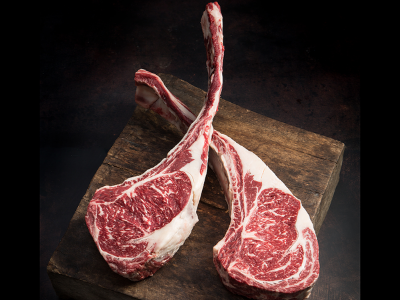 Những miếng Wagyu Tomahawk tươi ngon được cắt từ khu vực sườn bò ngon nhất