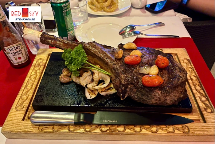 Tomahawk steak tại Red Sky Steakhouse Đà Nẵng Tomahawk steak tại Red Sky Steakhouse Đà Nẵng